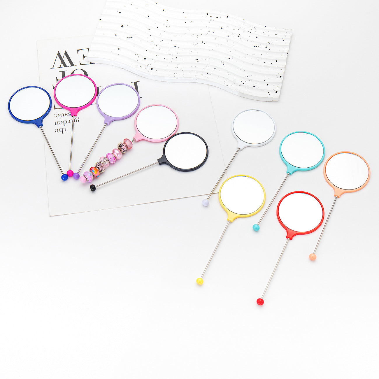 Circular Handheld Mirror image 0